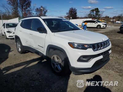 Czwarte zdjęcie samochodu z boku: 2023 JEEP COMPASS LATITUDE VIN:3C4NJDBN9PT553598 - miniatura