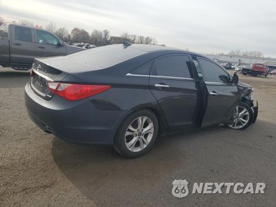 Trzecie zdjęcie samochodu z tyłu: 2013 HYUNDAI SONATA SE VIN:5NPEC4AC4DH717653 - miniatura
