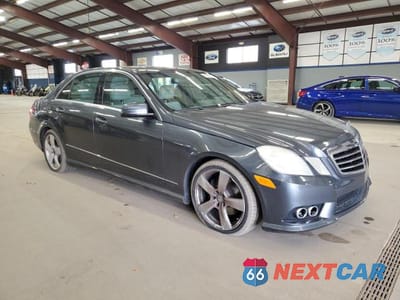 Czwarte zdjęcie samochodu z boku: 2010 MERCEDES-BENZ E 350 4MATIC VIN:WDDHF8HBXAA113493 - miniatura