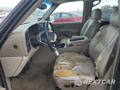 Zdjęcie 7 z 15 samochodu: 2004 CHEVROLET SUBURBAN C1500 VIN:1GNEC16T74J131499 - miniatura