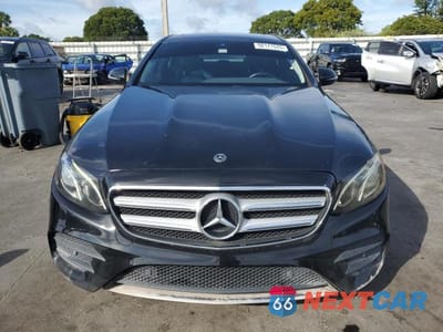 Piąte zdjęcie samochodu w środku: 2018 MERCEDES-BENZ E 300 VIN:WDDZF4JB3JA389196 - miniatura