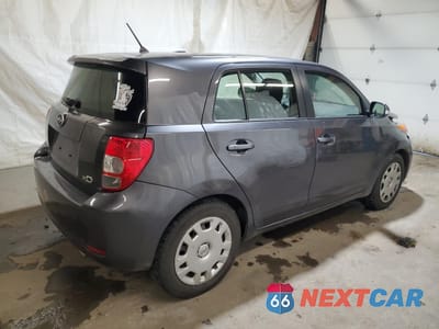 Trzecie zdjęcie samochodu z tyłu: 2012 TOYOTA SCION XD VIN:JTKKU4B47C1025800 - miniatura