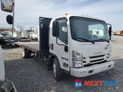 Czwarte zdjęcie samochodu z boku: 2022 ISUZU NQR FLATBED TRUCK VIN:54DE5W1LXNSR02777 - miniatura