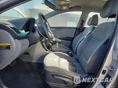 Zdjęcie 7 z 14 samochodu: 2013 HYUNDAI ACCENT GLS VIN:KMHCT4AE7DU408205 - miniatura