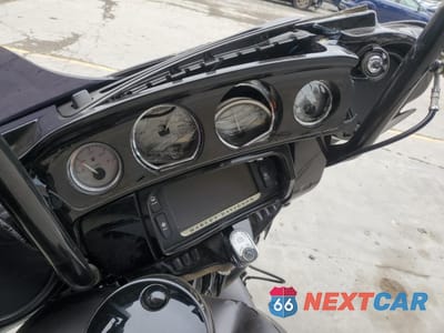 Zdjęcie 7 z 10 samochodu: 2017 HARLEY-DAVIDSON FLHXS STREET GLIDE SPECIAL VIN:1HD1KRC11HB648582 - miniatura