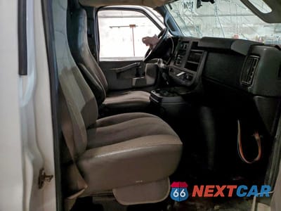 Zdjęcie 7 z 13 samochodu: 2017 CHEVROLET EXPRESS G3500 UTILITY / SERVICE VAN VIN:1GB0GRFG0H1112506 - miniatura