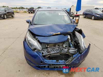 Piąte zdjęcie samochodu w środku: 2018 NISSAN VERSA NOTE S VIN:3N1CE2CP6JL351957 - miniatura
