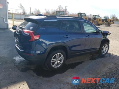 Trzecie zdjęcie samochodu z tyłu: 2022 GMC TERRAIN SLE VIN:3GKALTEV9NL125420 - miniatura