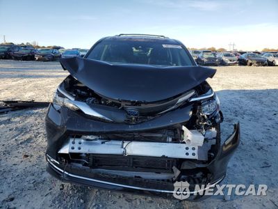 Piąte zdjęcie samochodu w środku: 2024 TOYOTA SIENNA XLE VIN:5TDYRKEC4RS211025 - miniatura
