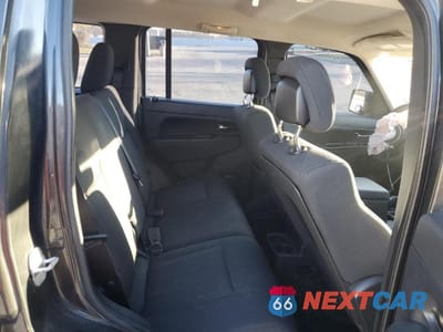 Zdjęcie 11 z 14 samochodu: 2011 JEEP LIBERTY SPORT VIN:1J4PN2GK2BW595348 - miniatura