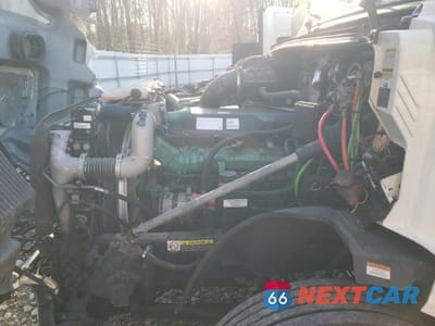 Zdjęcie 7 z 10 samochodu: 2023 VOLVO VN VNL - semi truck VIN:4V4NC9EH7PN329442 - miniatura