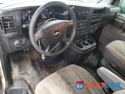 Zdjęcie 8 z 13 samochodu: 2019 CHEVROLET EXPRESS G2500 VIN:1GCWGAFG1K1149899 - miniatura