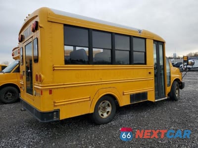 Czwarte zdjęcie samochodu z boku: 2012 CHEVROLET EXPRESS G33503 SCHOOL BUS VIN:1GB0G2BA9C1180319 - miniatura