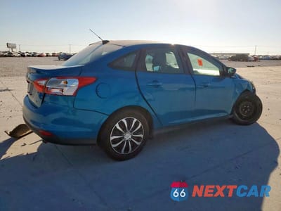 Trzecie zdjęcie samochodu z tyłu: 2012 FORD FOCUS VIN:1FAHP3F23CL329728 - miniatura