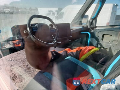 Zdjęcie 8 z 13 samochodu: 2023 RIVIAN EDV 700 DELIVERY VAN VIN:7FCEHEB71PN005947 - miniatura