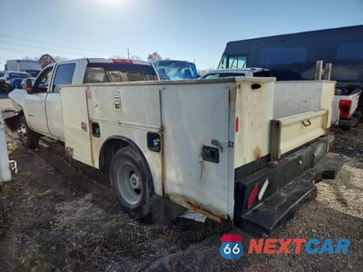 Drugie zdjęcie samochodu z przodu: 2018 CHEVROLET SILVERADO 3500HD UTILITY / SERVICETRUCK VIN:1GB4KZCY3JF247971 - miniatura