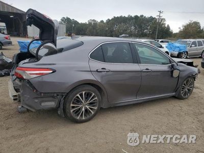 Trzecie zdjęcie samochodu z tyłu: 2020 TOYOTA CAMRY SE VIN:4T1G11AK9LU895692 - miniatura