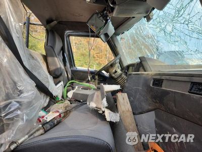 Piąte zdjęcie samochodu w środku: 2024 INTERNATIONAL LT625 SEMI TRUCK VIN:3HSDZTZR0RN579660 - miniatura