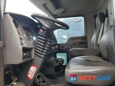 Zdjęcie 7 z 13 samochodu: 2014 KENWORTH CONSTRUCTION T370 VIN:2NKHHJ7X0EM400962 - miniatura