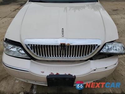 Zdjęcie 11 z 12 samochodu: 2003 LINCOLN TOWN CAR CARTIER VIN:1LNHM83W23Y619173 - miniatura