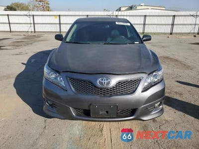 Piąte zdjęcie samochodu w środku: 2011 TOYOTA CAMRY VIN:4T1BF3EK7BU629619 - miniatura