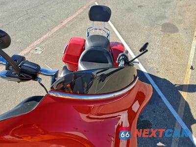 Piąte zdjęcie samochodu w środku: 2010 HARLEY-DAVIDSON FLHX VIN:1HD1KB438AB624289 - miniatura