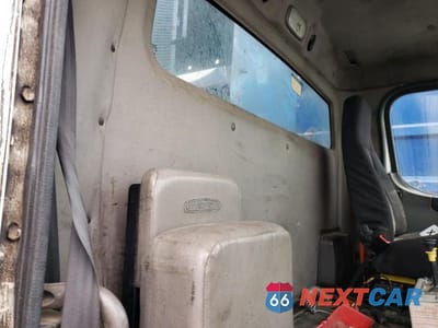 Zdjęcie 6 z 10 samochodu: 2011 FREIGHTLINER M2 106 MEDIUM DUTY VIN:1FVACXBS5BHAZ2317 - miniatura