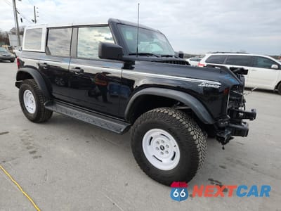 Czwarte zdjęcie samochodu z boku: 2025 FORD BRONCO HERITAGE VIN:1FMEE4DP5SLA48144 - miniatura