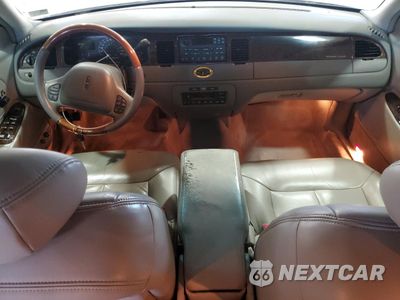 Zdjęcie 8 z 14 samochodu: 2000 LINCOLN TOWN CAR CARTIER VIN:1LNHM83W1YY869365 - miniatura
