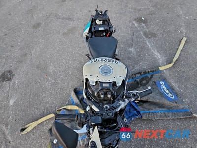 Piąte zdjęcie samochodu w środku: 2024 YAMAHA YZFR3 A VIN:MH3RH18Y0RK016668 - miniatura