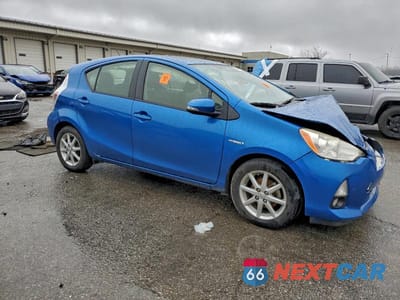 Czwarte zdjęcie samochodu z boku: 2013 TOYOTA PRIUS VIN:JTDKDTB36D1035924 - miniatura