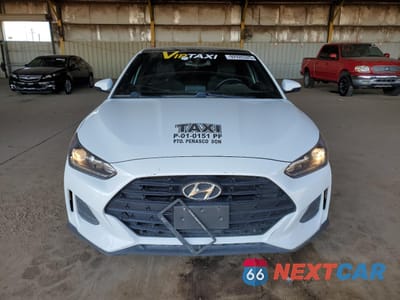Piąte zdjęcie samochodu w środku: 2020 HYUNDAI VELOSTER BASE VIN:KMHTG6AF3LU028737 - miniatura