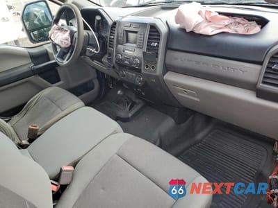 Zdjęcie 8 z 11 samochodu: 2019 FORD F550 SUPER DUTY ROLLBACK TRUCK VIN:1FDUF5HY8KDA07938 - miniatura