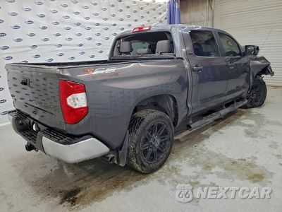 Trzecie zdjęcie samochodu z tyłu: 2019 TOYOTA TUNDRA SR5 VIN:5TFEY5F18KX255467 - miniatura