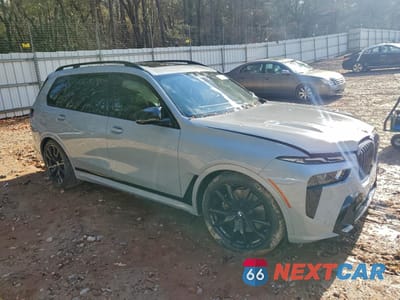 Czwarte zdjęcie samochodu z boku: 2024 BMW X7 M60I VIN:5UX33EM09R9T28892 - miniatura