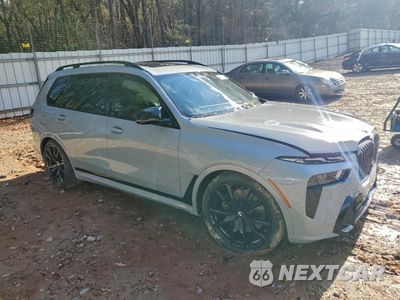 Czwarte zdjęcie samochodu z boku: 2024 BMW X7 M60I VIN:5UX33EM09R9T28892 - miniatura