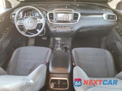 Zdjęcie 8 z 13 samochodu: 2019 KIA SORENTO L VIN:5XYPG4A35KG566257 - miniatura