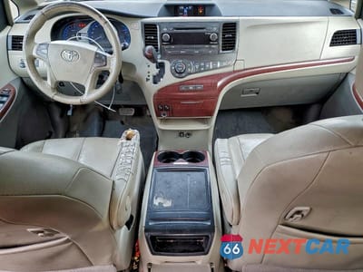 Zdjęcie 8 z 13 samochodu: 2014 TOYOTA SIENNA XLE VIN:5TDYK3DC0ES434300 - miniatura