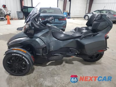Trzecie zdjęcie samochodu z tyłu: 2018 CAN-AM SPYDER ROADSTER RT VIN:2BXNBDD29JV004176 - miniatura