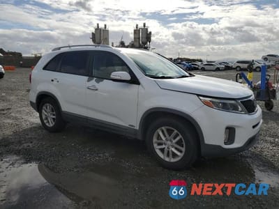 Czwarte zdjęcie samochodu z boku: 2014 KIA SORENTO LX VIN:5XYKTCA69EG528416 - miniatura