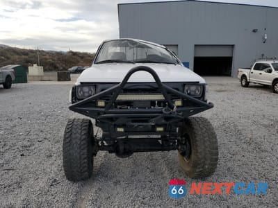 Piąte zdjęcie samochodu w środku: 1991 TOYOTA PICKUP 1/2 TON SHORT WHEELBASE DLX VIN:JT4VN01D5M0003555 - miniatura