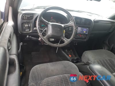 Zdjęcie 8 z 14 samochodu: 2000 CHEVROLET S TRUCK S10 VIN:1GCCS1955Y8302294 - miniatura