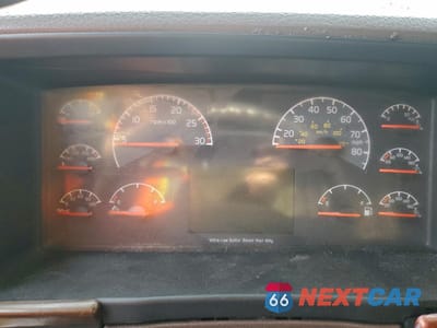 Zdjęcie 8 z 10 samochodu: 2017 VOLVO VNL SEMI TRUCK VIN:4V4NC9EH1HN972984 - miniatura