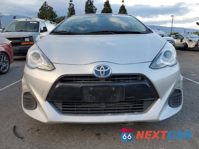 Piąte zdjęcie samochodu w środku: 2016 TOYOTA PRIUS C VIN:JTDKDTB3XG1134296 - miniatura