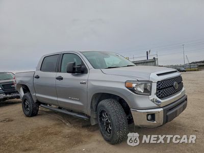 Czwarte zdjęcie samochodu z boku: 2021 TOYOTA TUNDRA CREWMAX SR5 VIN:5TFDY5F13MX026094 - miniatura
