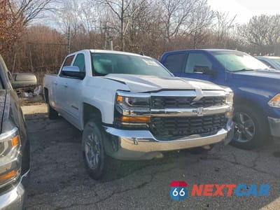 Czwarte zdjęcie samochodu z boku: 2018 CHEVROLET SILVERADO K1500 LT VIN:1GCUKREC5JF248083 - miniatura