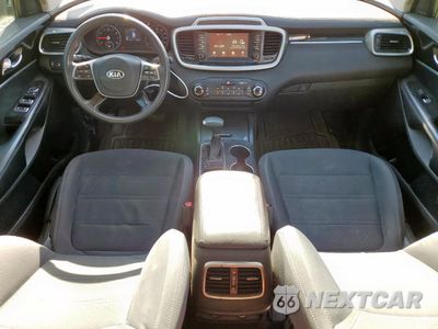 Zdjęcie 8 z 14 samochodu: 2019 KIA SORENTO L VIN:5XYPG4A39KG531849 - miniatura