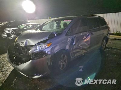 2017 TOYOTA SIENNA LE 5TDKZ3DC6HS860594 - główne zdjęcie licytacji z USA - miniatura