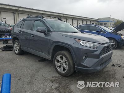Czwarte zdjęcie samochodu z boku: 2020 TOYOTA RAV4 XLE VIN:2T3W1RFV9LC074937 - miniatura