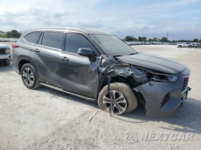 Czwarte zdjęcie samochodu z boku: 2022 TOYOTA HIGHLANDER XLE VIN:5TDGZRAHXNS135987 - miniatura